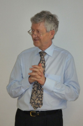 LMU-Vizepräsident  Prof. Dr. Reinhard Putz bei der Preisverleihung